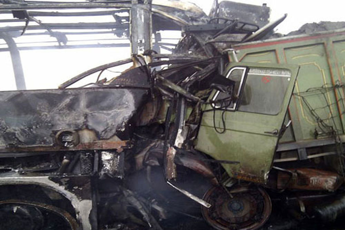 برخورد اتوبوس، کامیونت و کامیون، ۳ کشته برجا گذاشت
