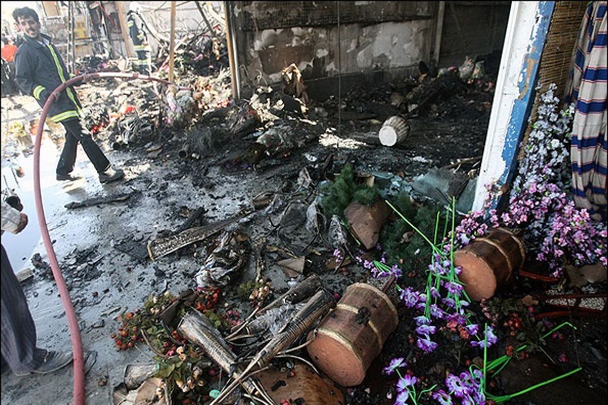 بازار گل خاوران در آتش سوخت