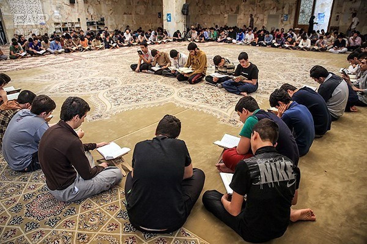 حضور ۷۰۰ دانش‌آموز از مدارس چهارمحال و بختیاری در مراسم اعتکاف
