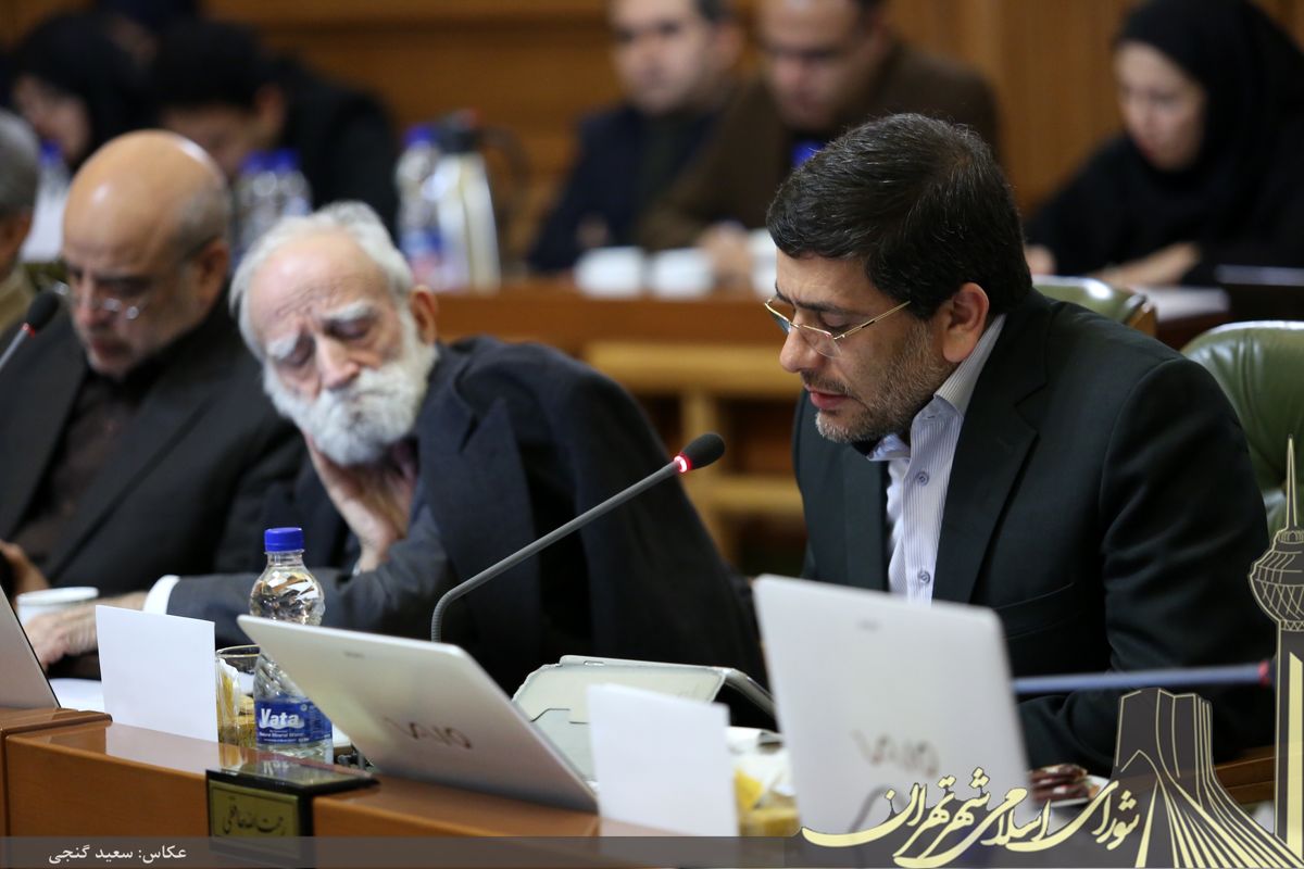 شهرداری تهران خارج از چارچوب عمل می‌کند