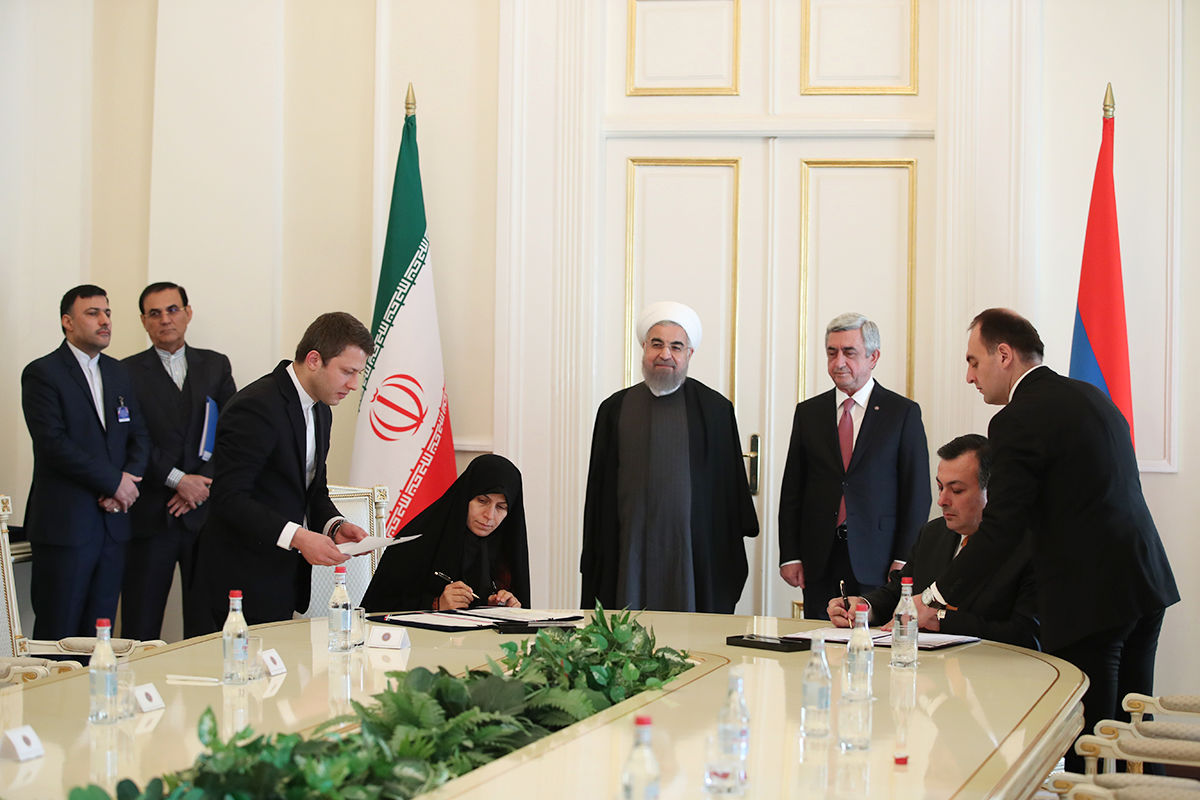تهران و ایروان پنج سند همکاری امضا کردند