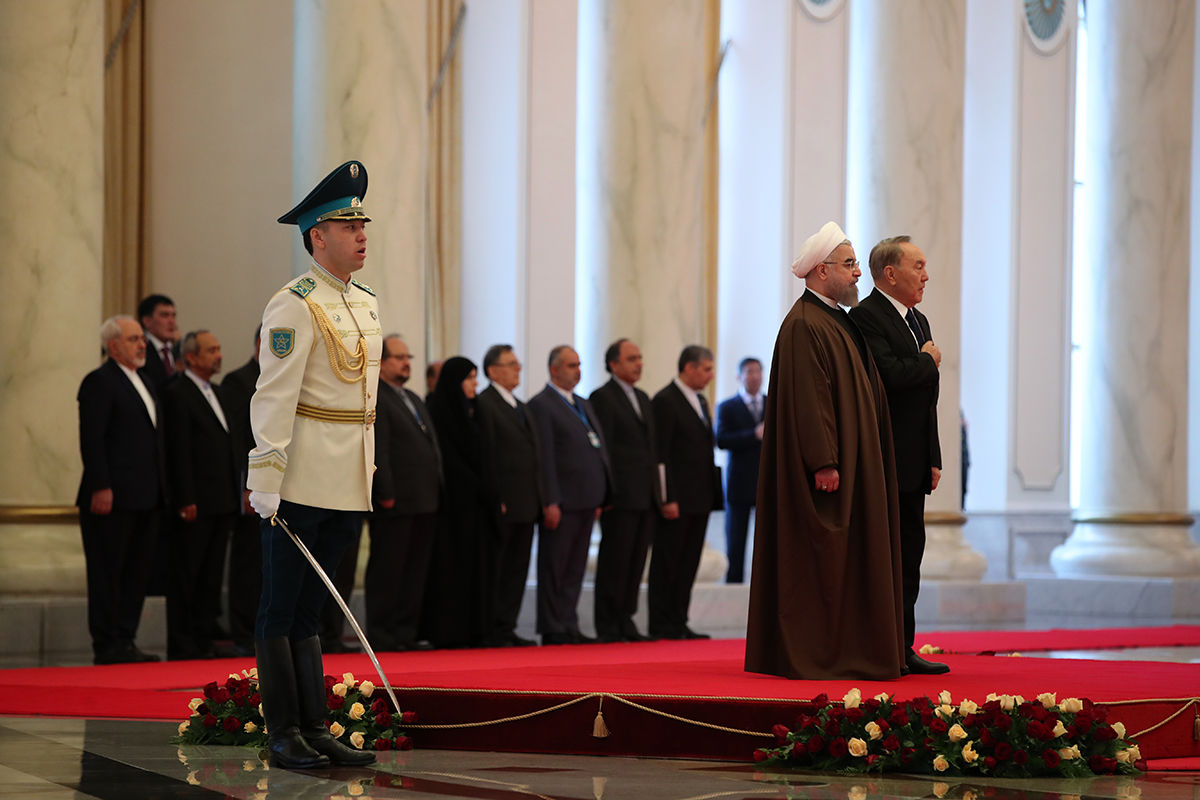 استقبال رسمی رییس جمهوری قزاقستان از روحانی