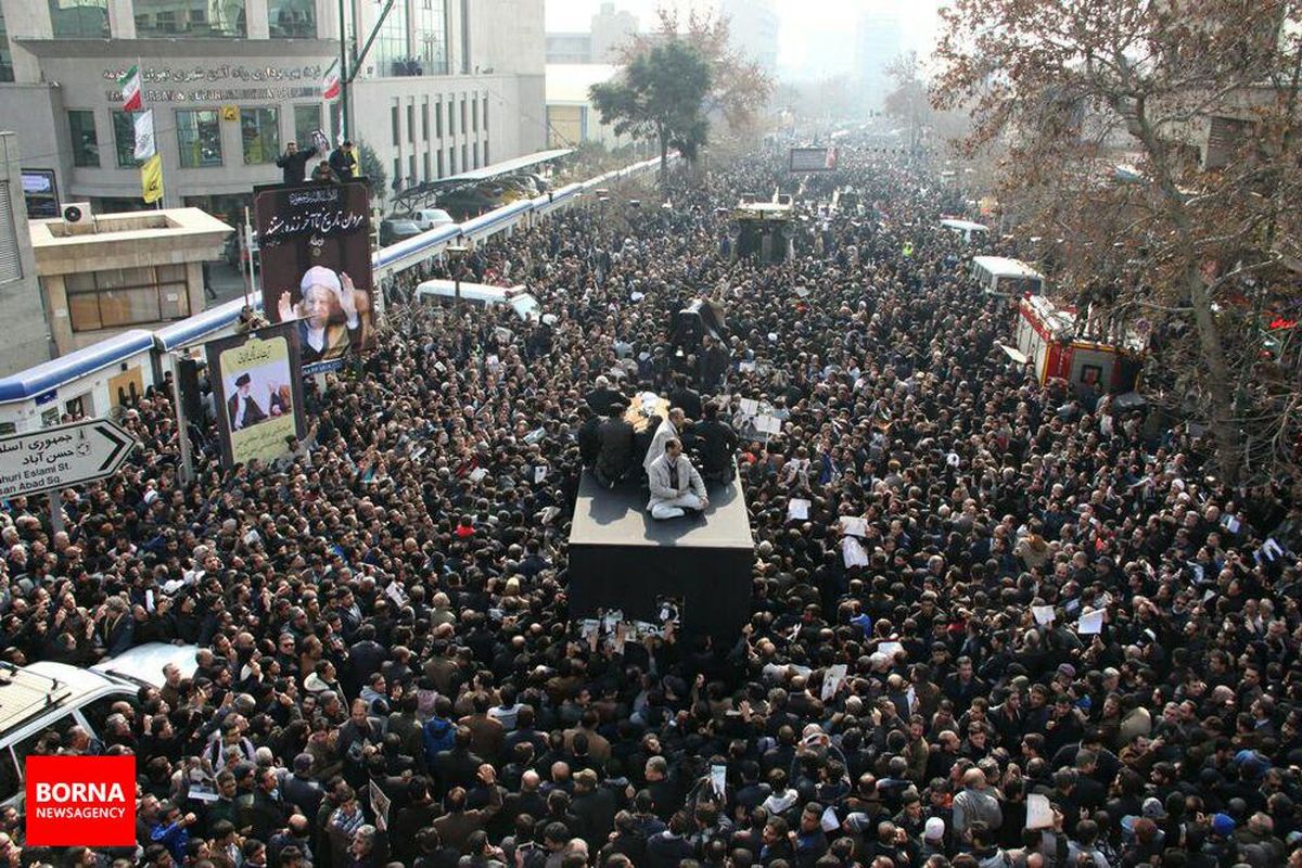 هاشمی رفسنجانی؛ تنها ایرانی خوشحال در مراسم بدرقه آیت الله