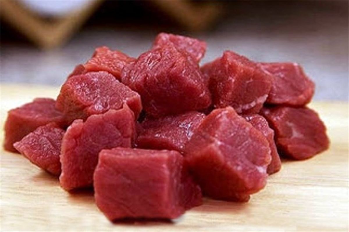 توزیع گوشت گرم بین خانوادهای ایتام در بندرچارک