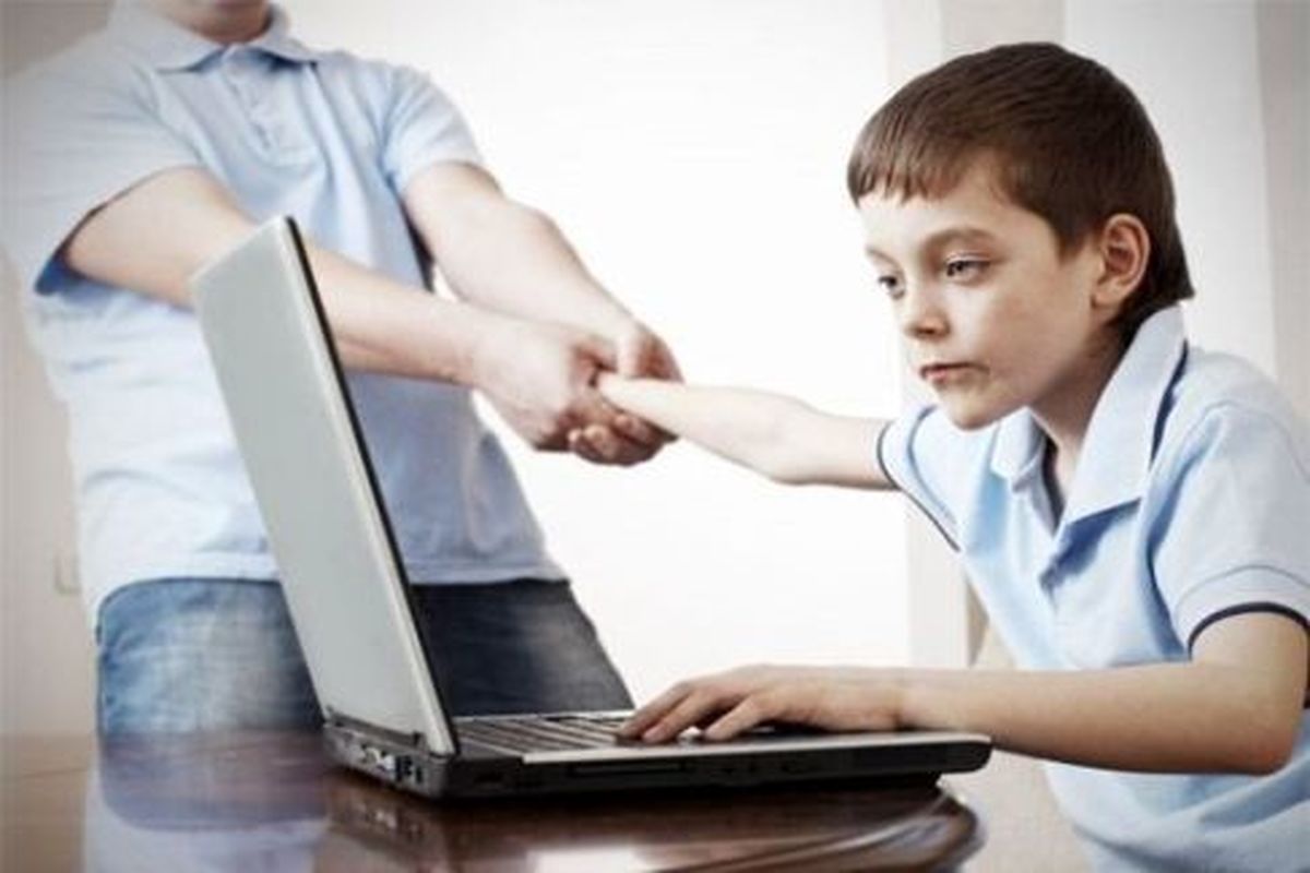 اعتیاد اینترنتی فرزندان را جدی بگیرید