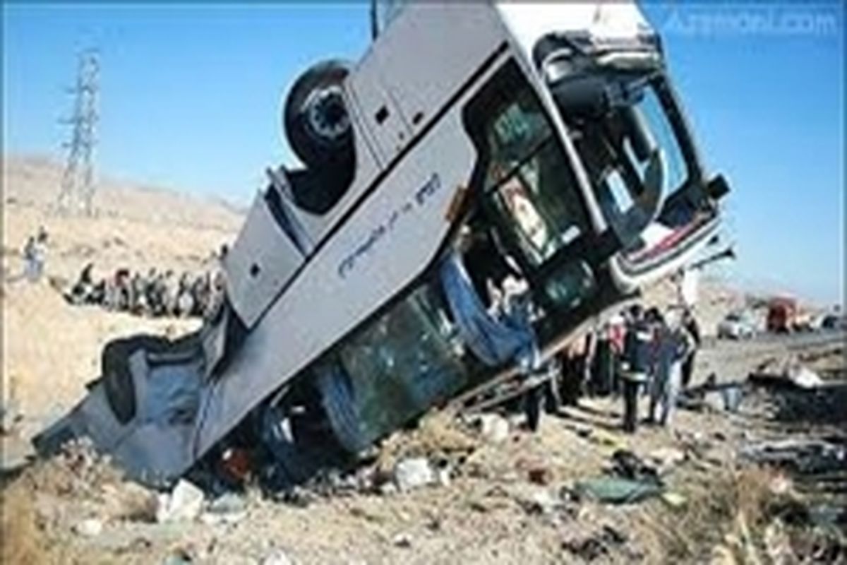 مصدوم شدن ۲۲ نفر در حادثه واژگونی اتوبوس در محور ازنا ـ اراک