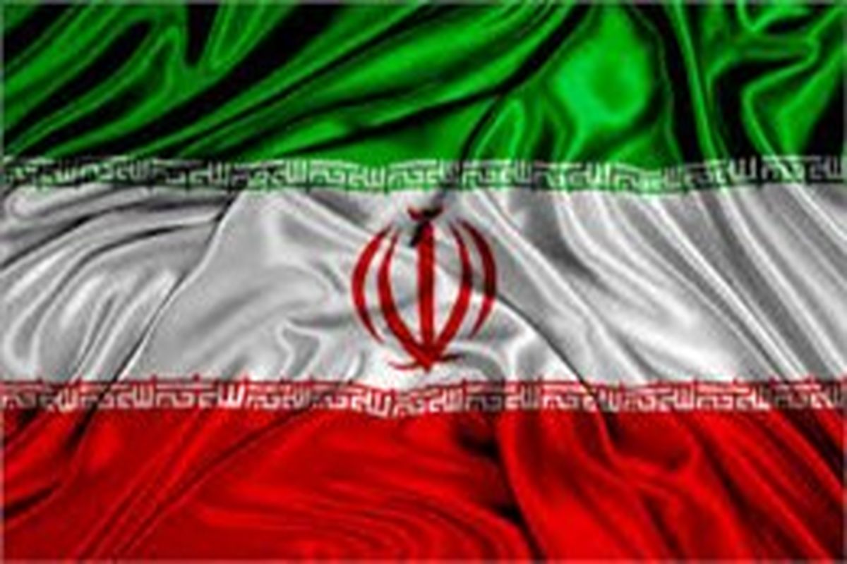 نصب پرچم های نو جمهوری اسلامی ایران در سطح شهر ارومیه