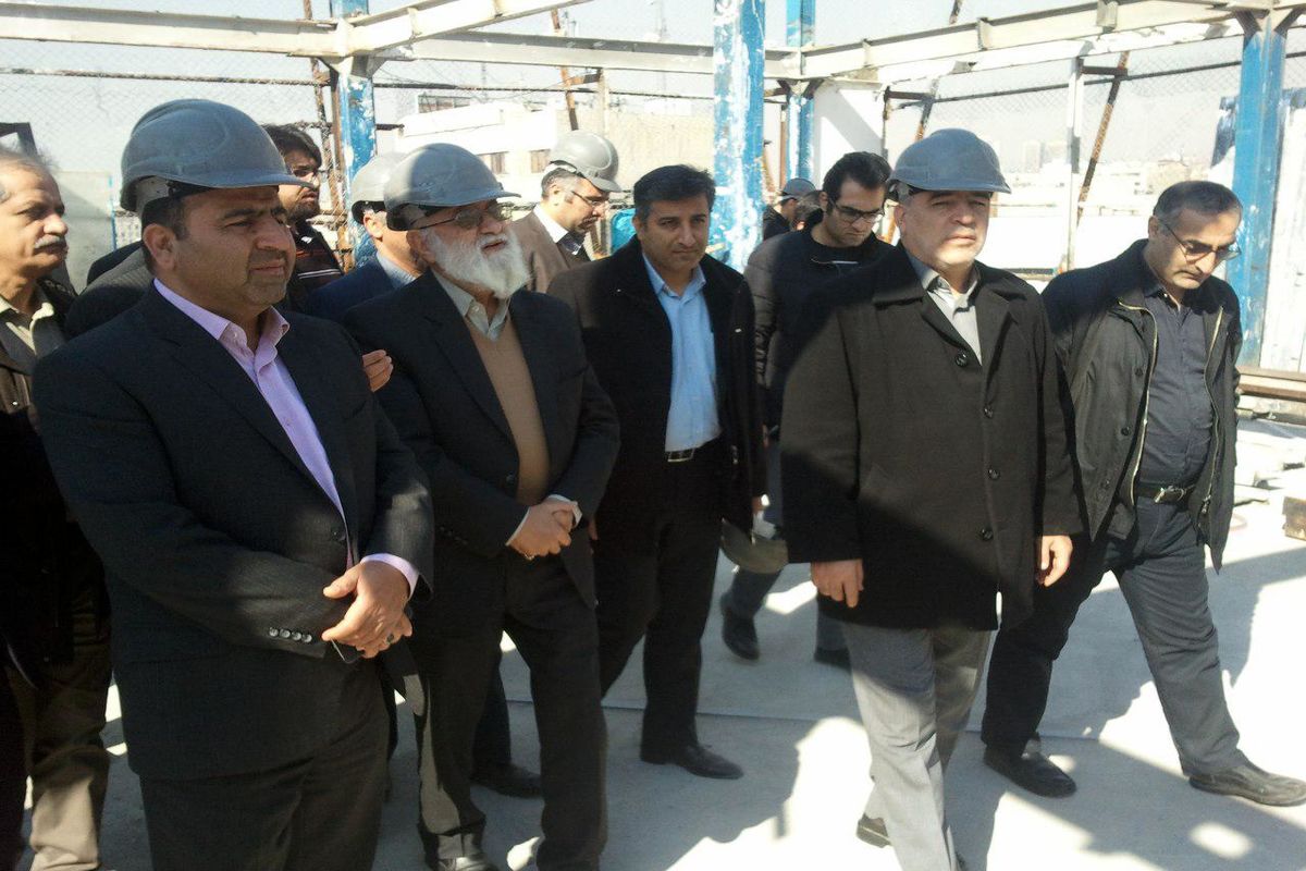 بازدید رییس شورای شهر تهران از روند تخریب طبقه هفتم پاساژ علاء الدین