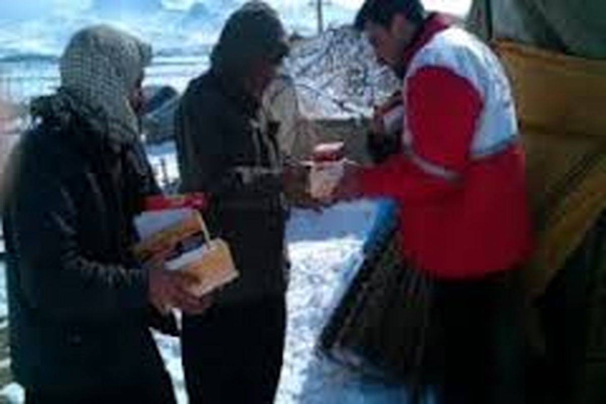امدادرسانی به هشت خانواده عشایر گرفتار در برف اردبیل