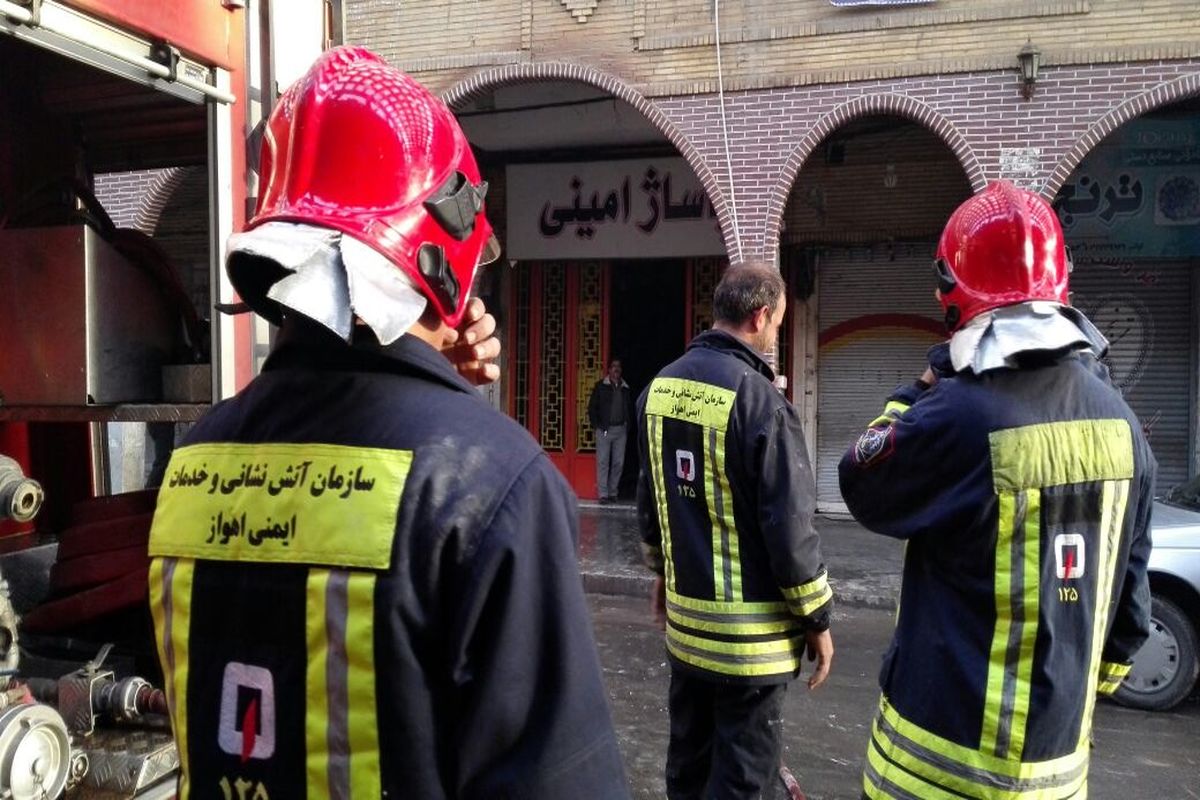آتش سوزی در پاساژ امینی بازار امام اهواز/ تخریب ۱۰۰ درصدی تولیدی پوشاک
