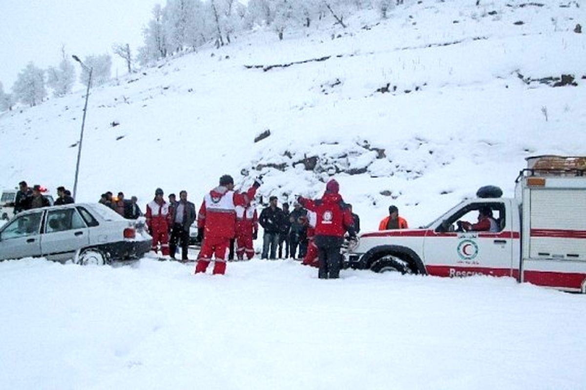 امدادرسانی به ۳۲ هزار و ۴۰۰ هم وطن متاثر از برف و کولاک/ فوت دو نفر براثر سقوط بهمن