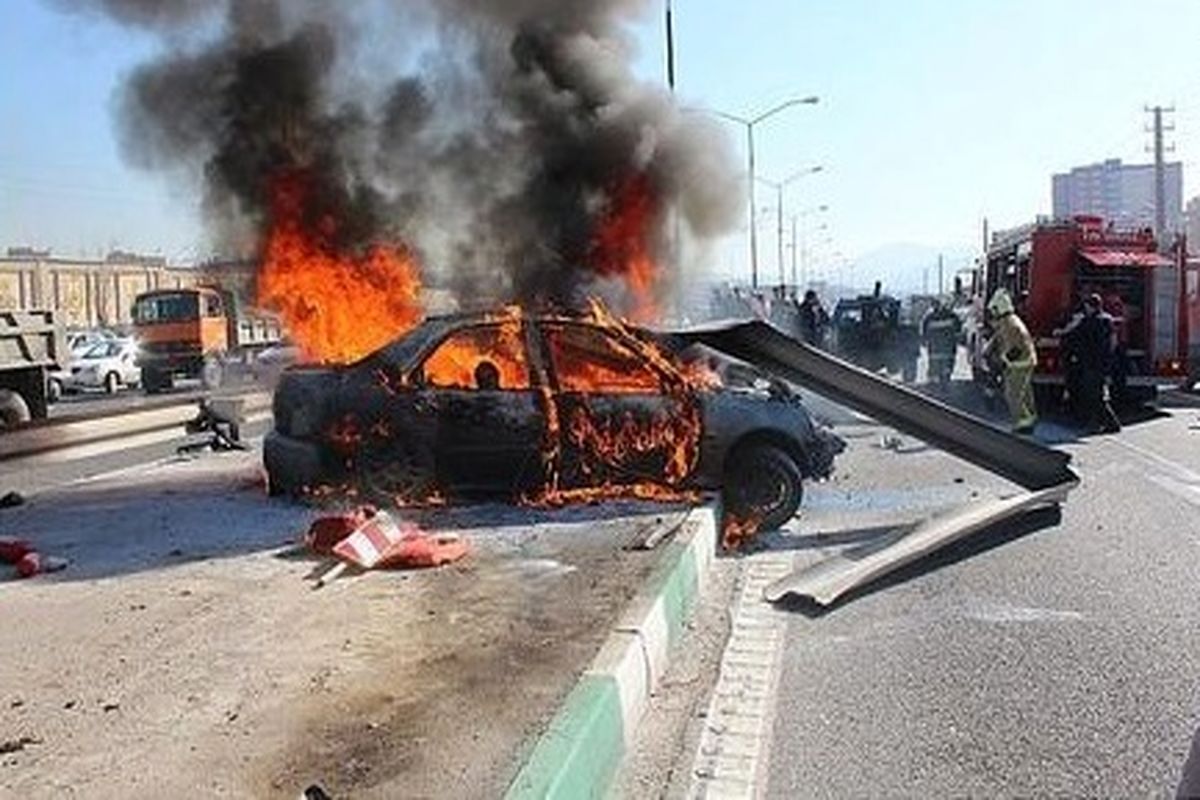 خودروی سواری در بلوار هجرت آتش گرفت