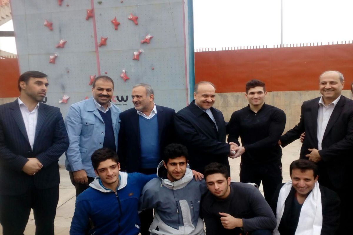 وزیر ورزش و جوانان از روند ساخت دیواره سنگنوردی بازدید کرد