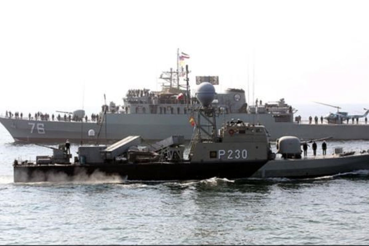 یگانهای مختلف نیروی دریایی ارتش در شمال اقیانوس هند رژه رفتند