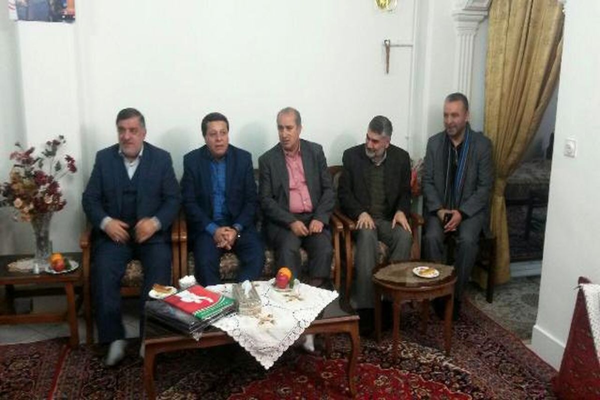 مسئولین فدراسیون فوتبال با خانواده شهید رضایی مجد دیدار کردند