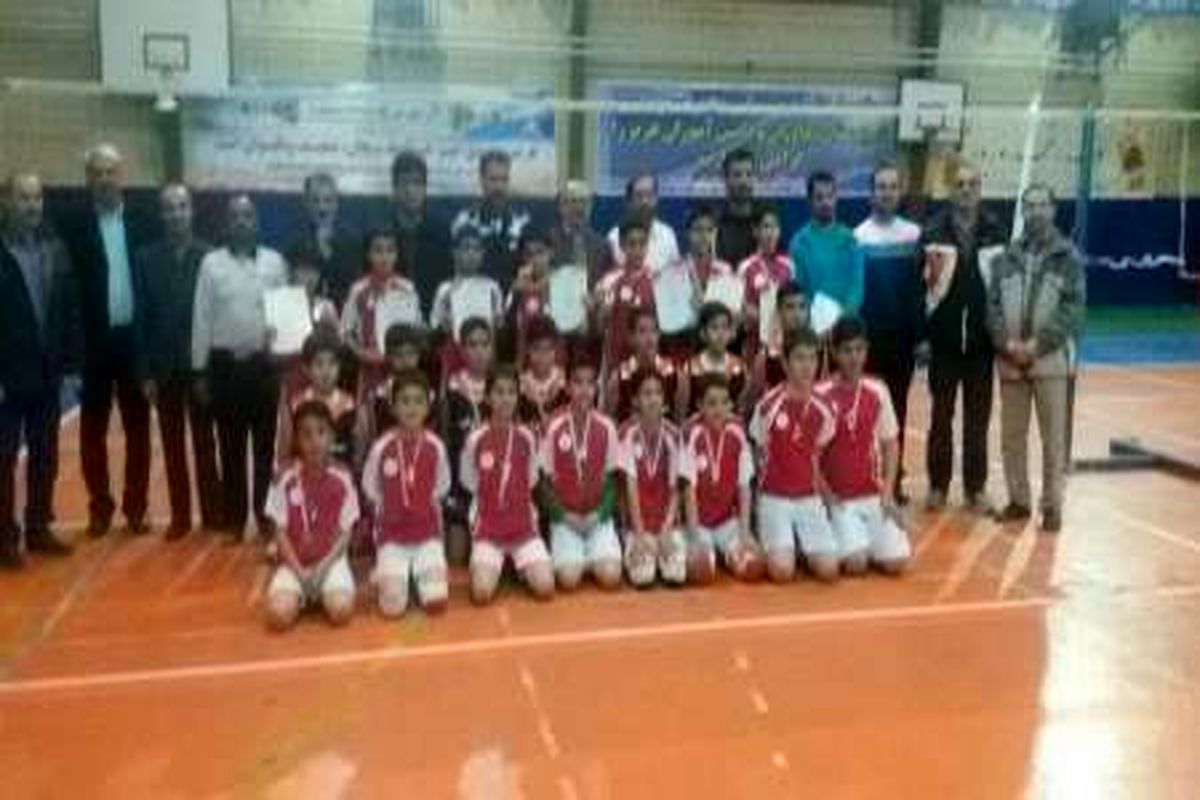 دانش آموزان ابتدایی مقام اول و سوم مسابقات والیبال استان را کسب کردند