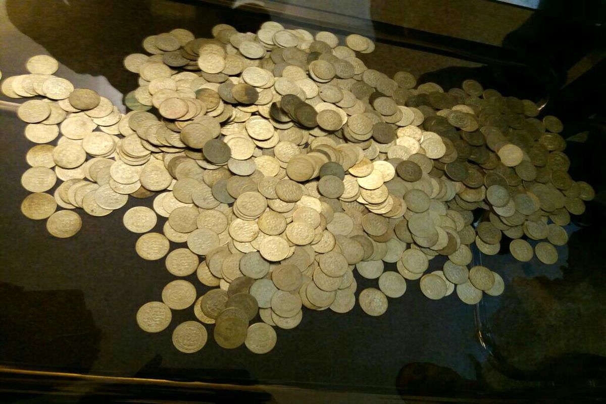 کشف ۱۰۷۲ سکه تاریخی در کهگیلویه