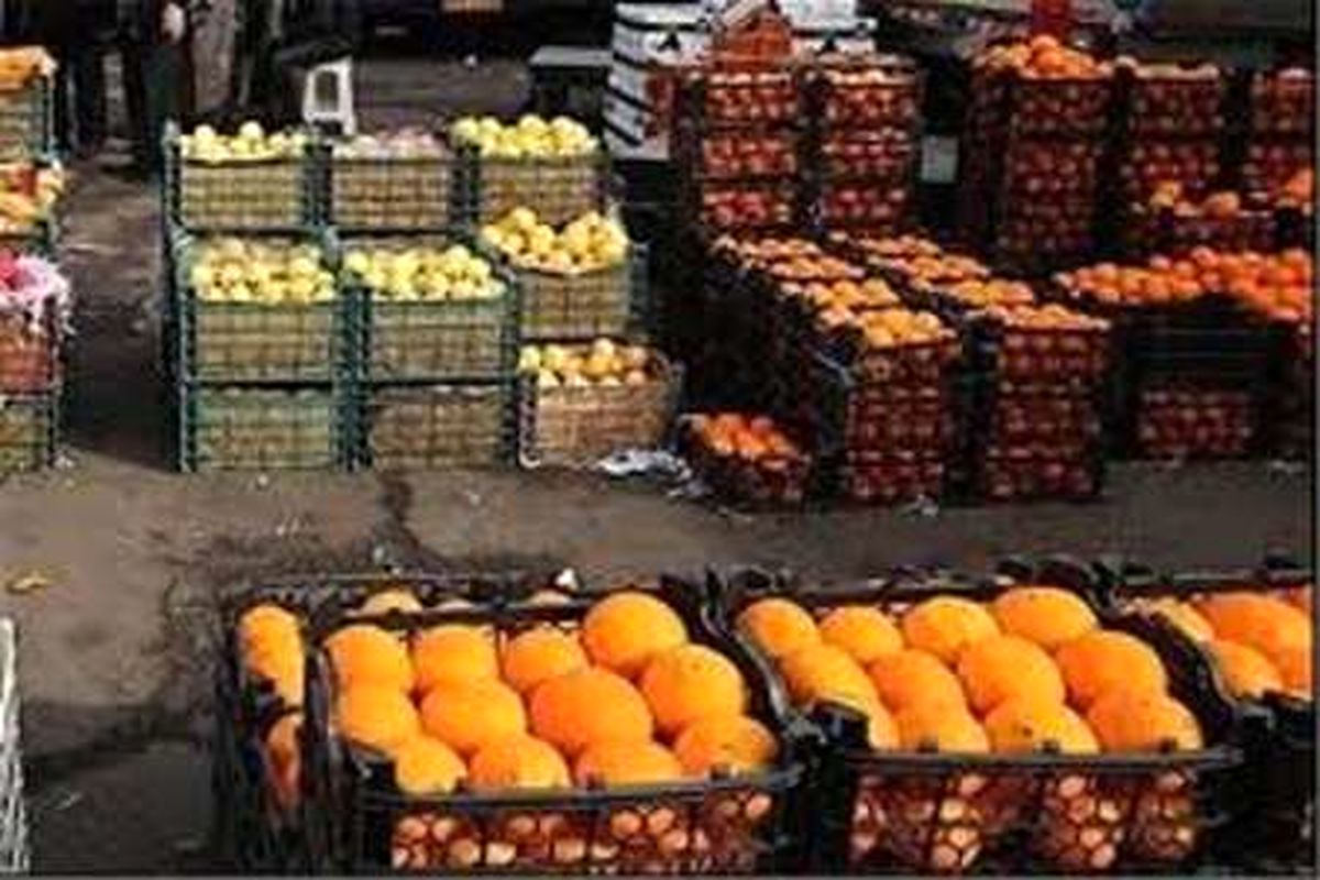 یک هزار تن میوه شامل پرتغال و سیب در بازارهای میوه و تره بار شهرداری کرج توزیع می شود
