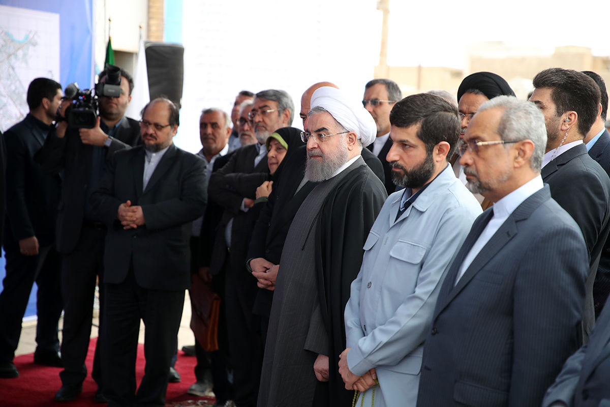 دکتر روحانی از تصفیه خانه آب شماره ٢ اهواز بازدید کرد