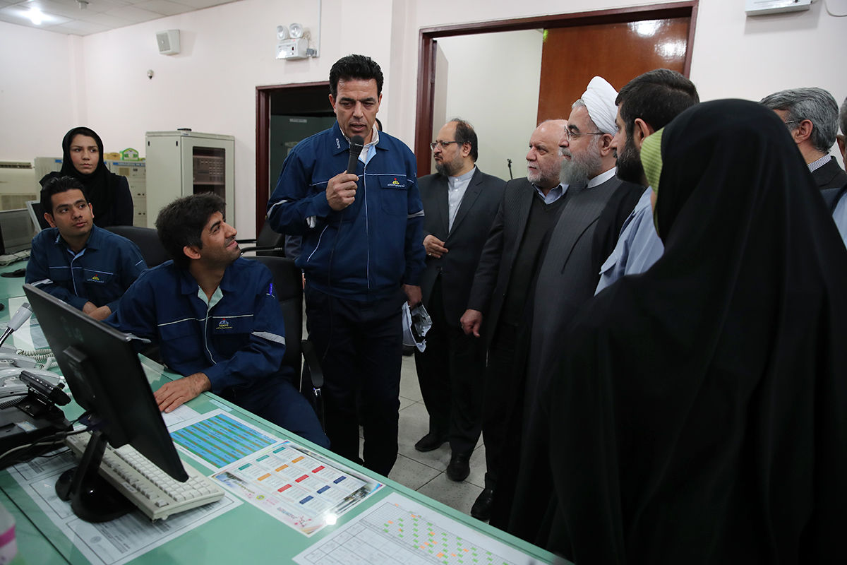 روحانی از مراحل اجرایی طرح آماک در خوزستان بازدید کرد/ جلوگیری از سوزانده شدن روزانه ٢٤١ میلیون فوت مکعب گاز ترش