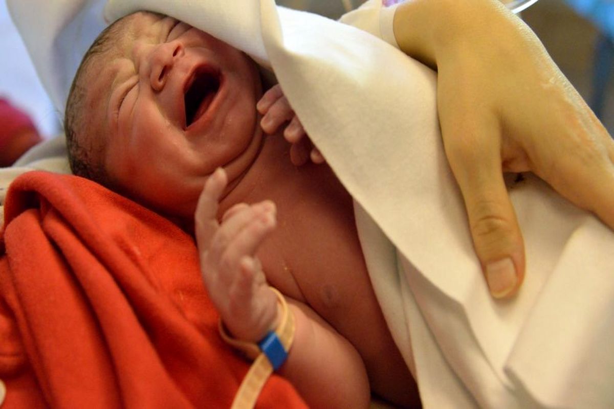 نوزادی که ۵۵ روز پس از مرگ مادرش متولد شد