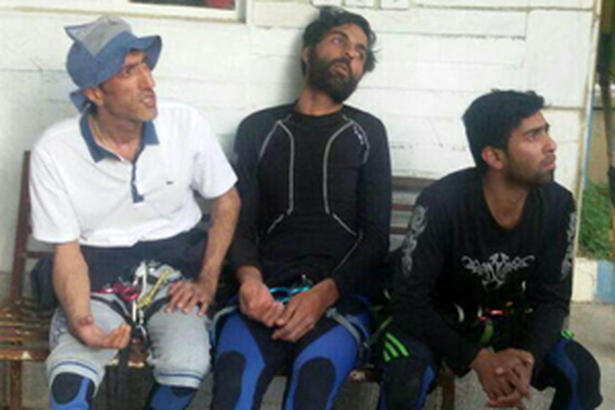 تلاش نیروی انتظامی در نجات جان ۴ کوهنورد اصفهانی در ارتفاعات اشترانکوه