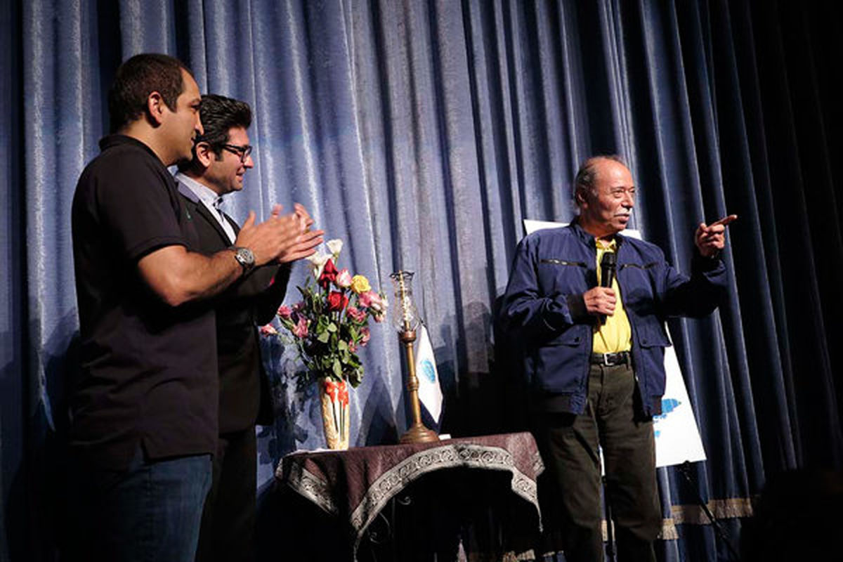 رونمایی از لباس زنده یاد سعدی افشار با حضور علی نصیریان