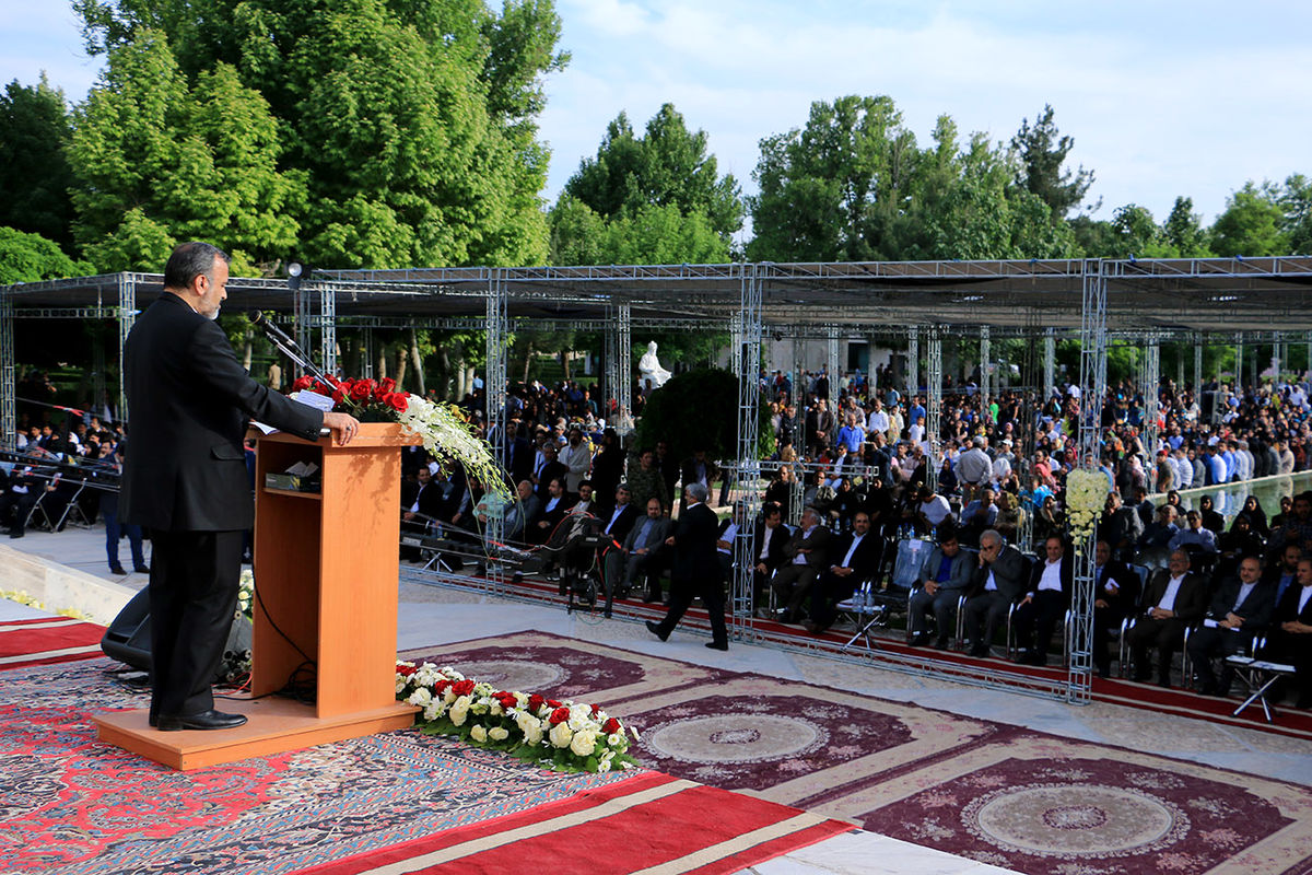 شاهنامه فردوسی، نقطه ی پایانی بر نابودی زبان فارسی بود