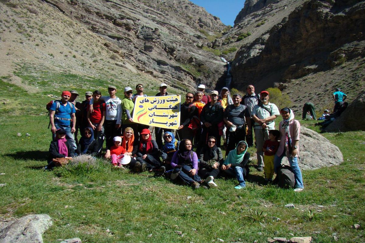 کوهپیمایی خانوادگی آبشار زیبای کلوگان فشم توسط هیئت همگانی شهریار