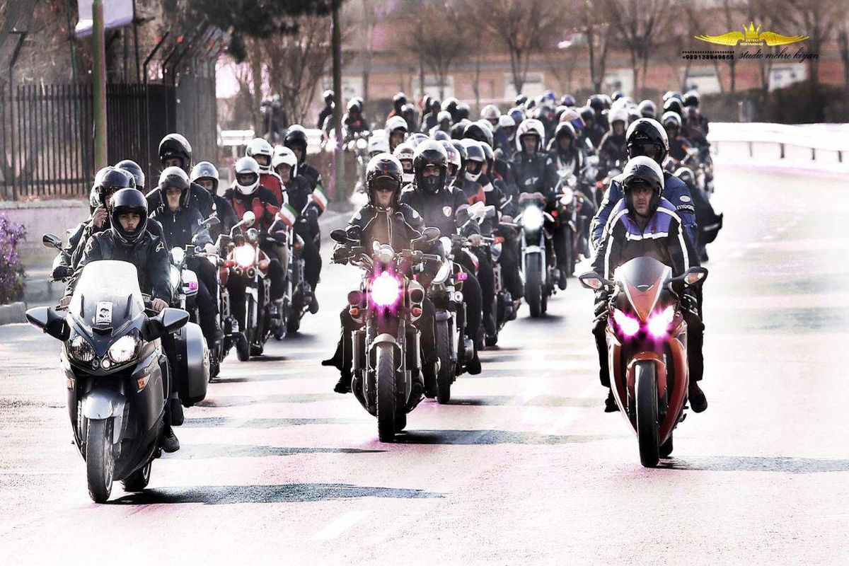 رژه ۶۰ موتورسوار از حرم تا حرم به مناسبت سالگرد رهبر کبیر انقلاب