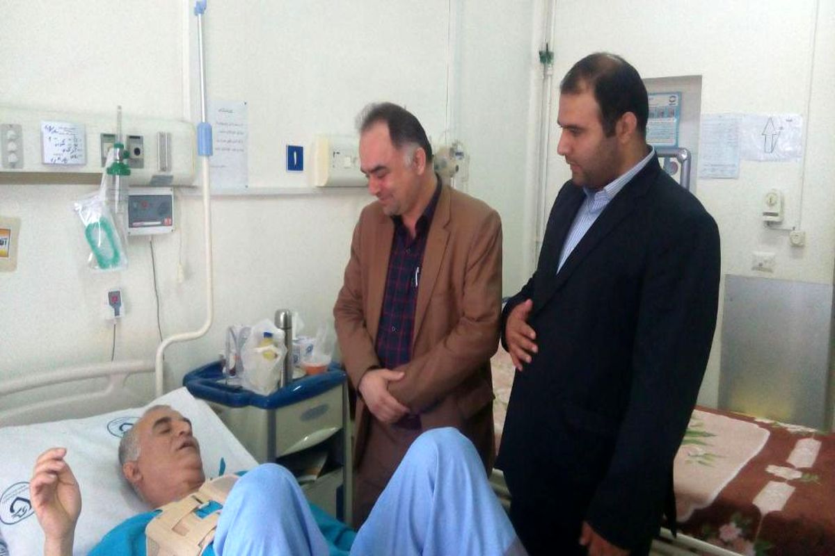 عیادت نمایندگان استاندار از روزنامه نگار گیلانی