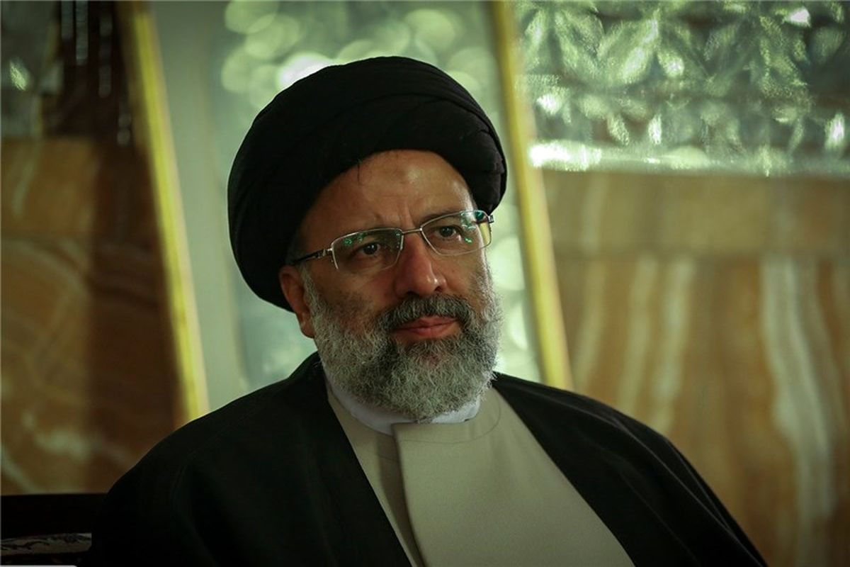 شهدا و ایثارگران سندهای صداقت و حافظ ارزش‌های انقلاب اسلامی هستند