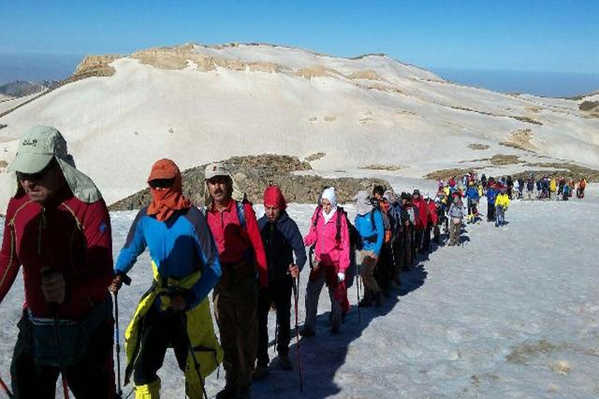 صعود سراسری کوهنوردان کشور به قله قالیکوه