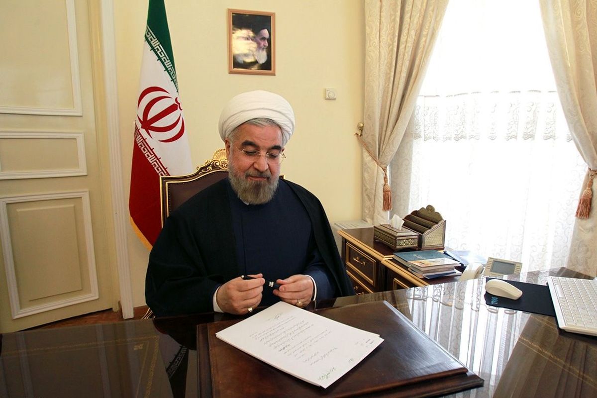 دکتر روحانی قهرمانی تیم ملی کشتی آزاد ایران را تبریک گفت