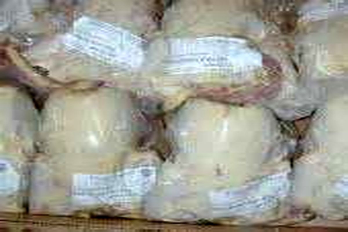مرغ منجمد در بازار اردبیل عرضه شود