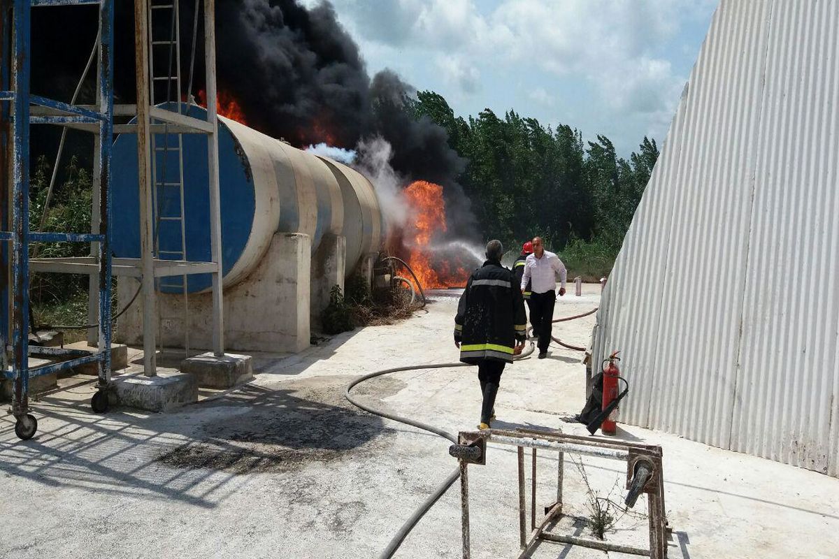 انفجار تانکر ۱۵۰ هزار لیتری گازوئیل در شهرک صنعتی محمودآباد