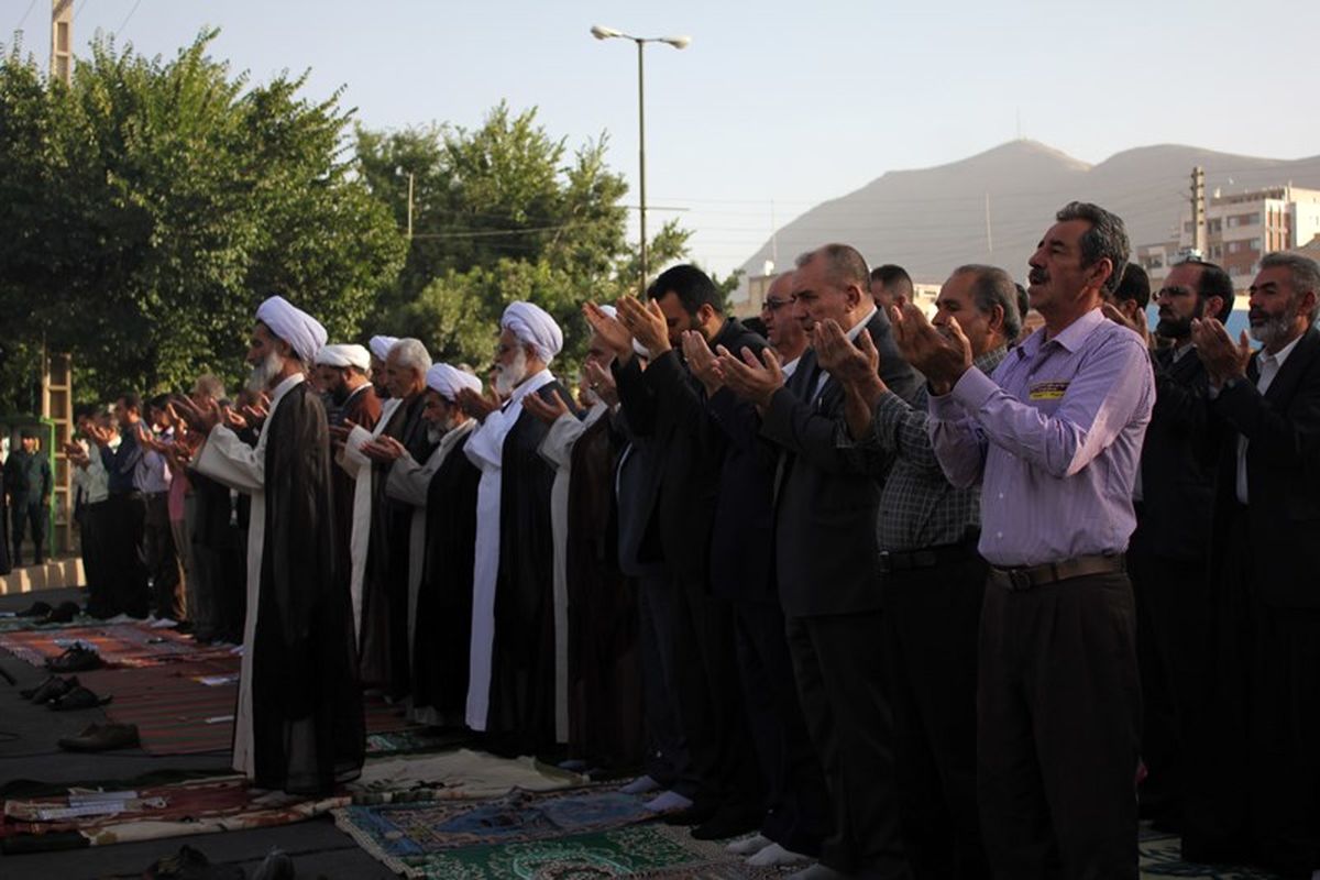 عبادت امروز حراست از ارزش ها و منافع انقلاب اسلامی است