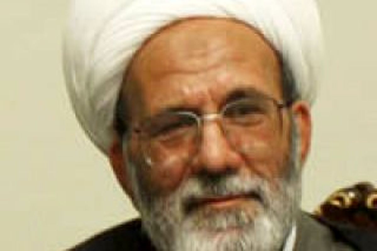 تمام جبهه کفر علیه ملت ایران است
