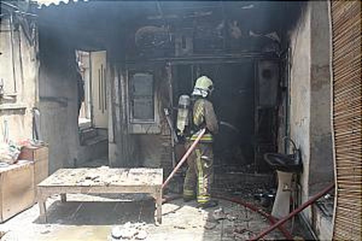 مهار آتش‌سوزی در ساختمان قدیمی