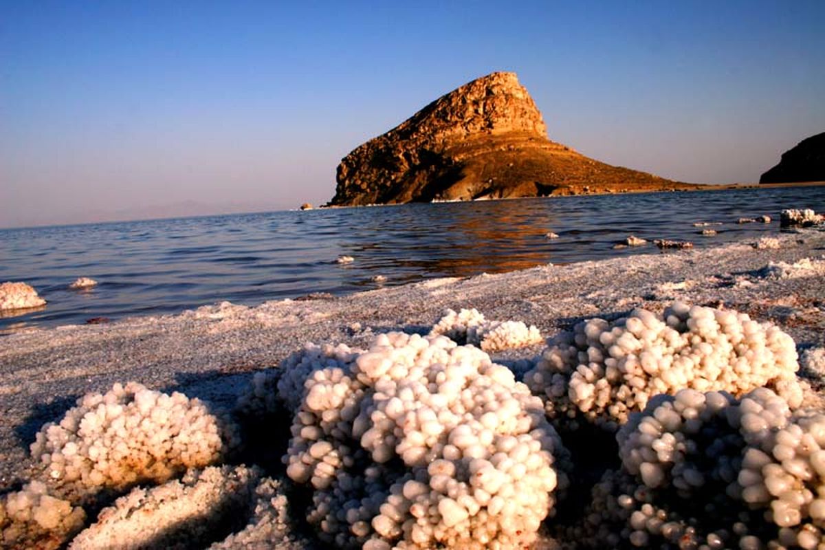 آب دریاچه ارومیه  یک متر افزایش یافت