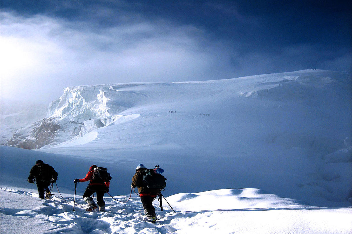 کوهنوردان خراسان شمالی بر فراز قله های تاجیکستان
