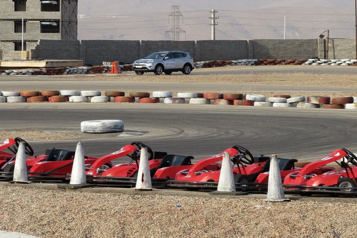 آزمون رانندگی خودروی هیبرید در شیراز برگزار شد