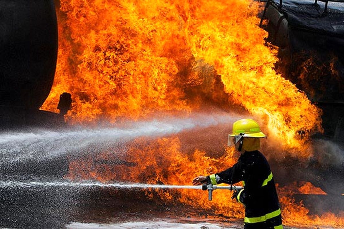 نجات ۴۵ نفر از آتش سوزی در یک آسمان‌خراش