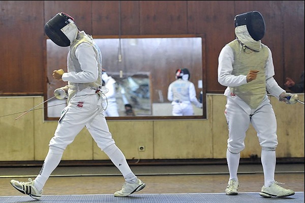 معاون وزارت ورزش و شمشیربازان المپیکی عازم تهران شدند