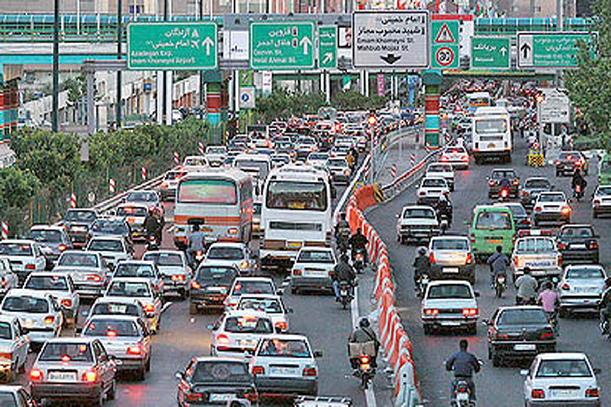 مشکل اصلی ترافیک افزایش جمعیت شهرنشینان است/ برای کاهش ترافیک باید برنامه‌ریزی کرد