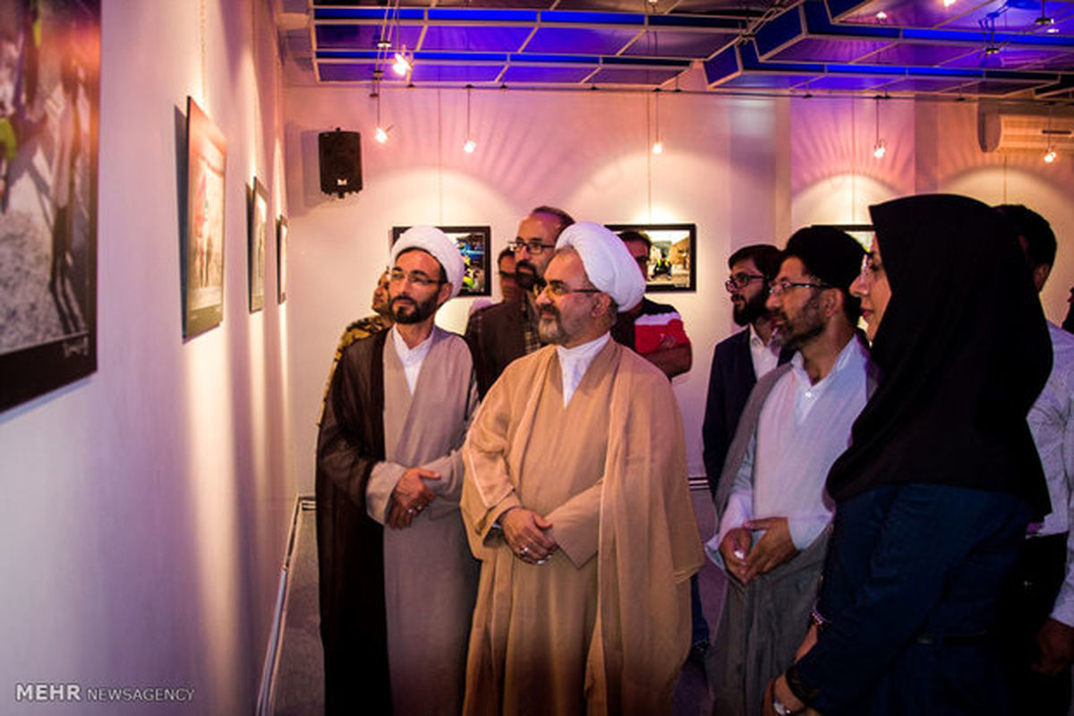 نمایشگاه عکس قدم های آسمانی تا امام مهربانی افتتاح شد