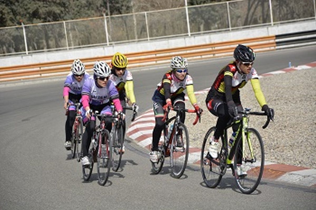 بانوان رکابزن قزوینی بر سکوی نخست ایستادند