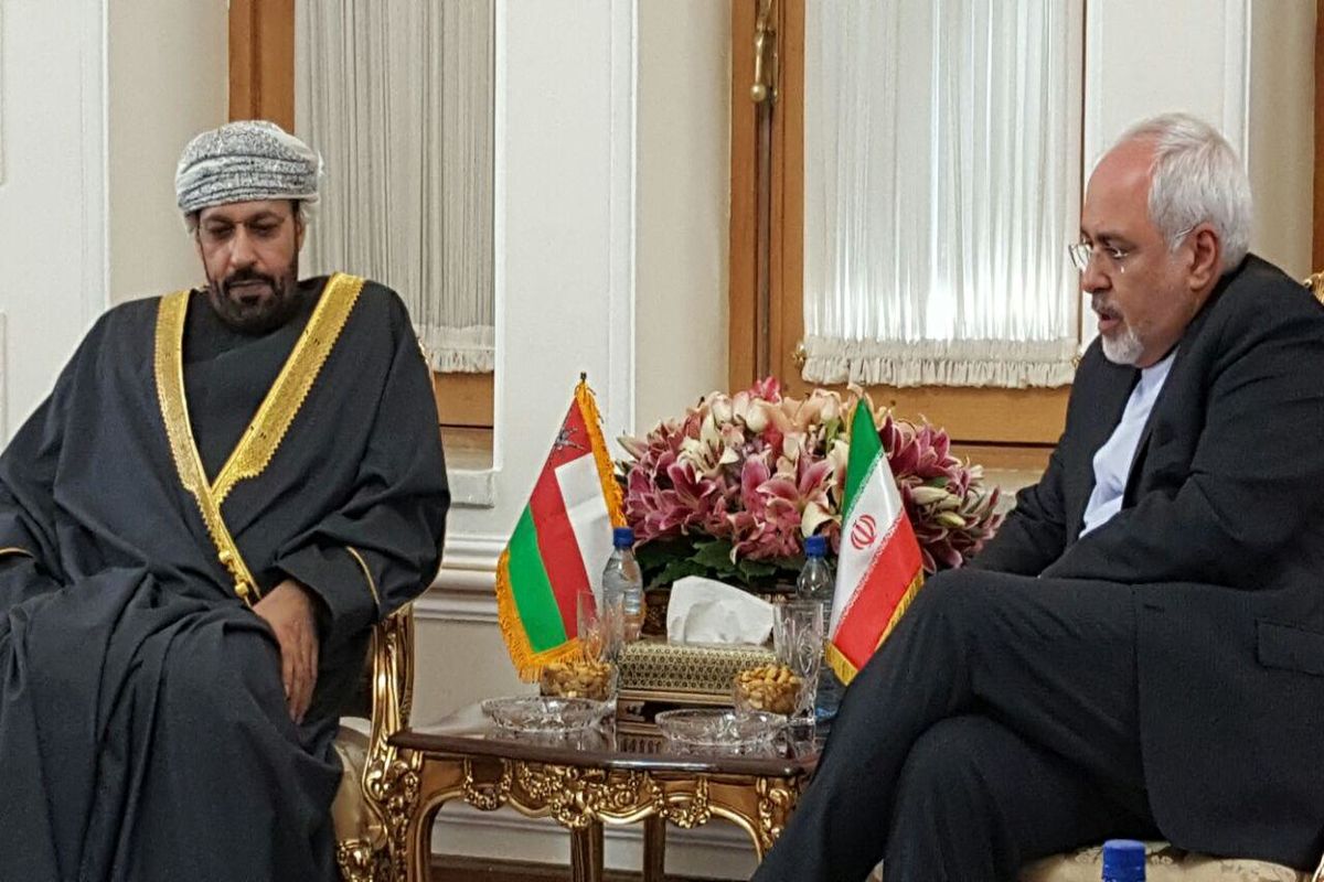 وزیر کشور عمان با ظریف دیدار کرد