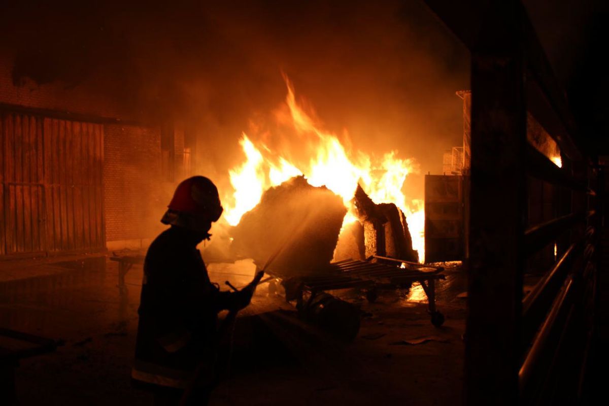 مهار آتش سوزی در شرکت زرین روغن قزوین