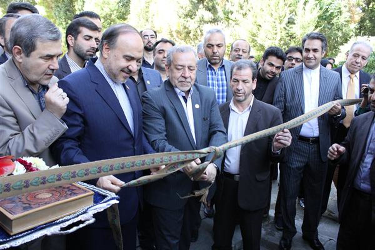 افتتاح نمایشگاه سیمرغ در اصفهان